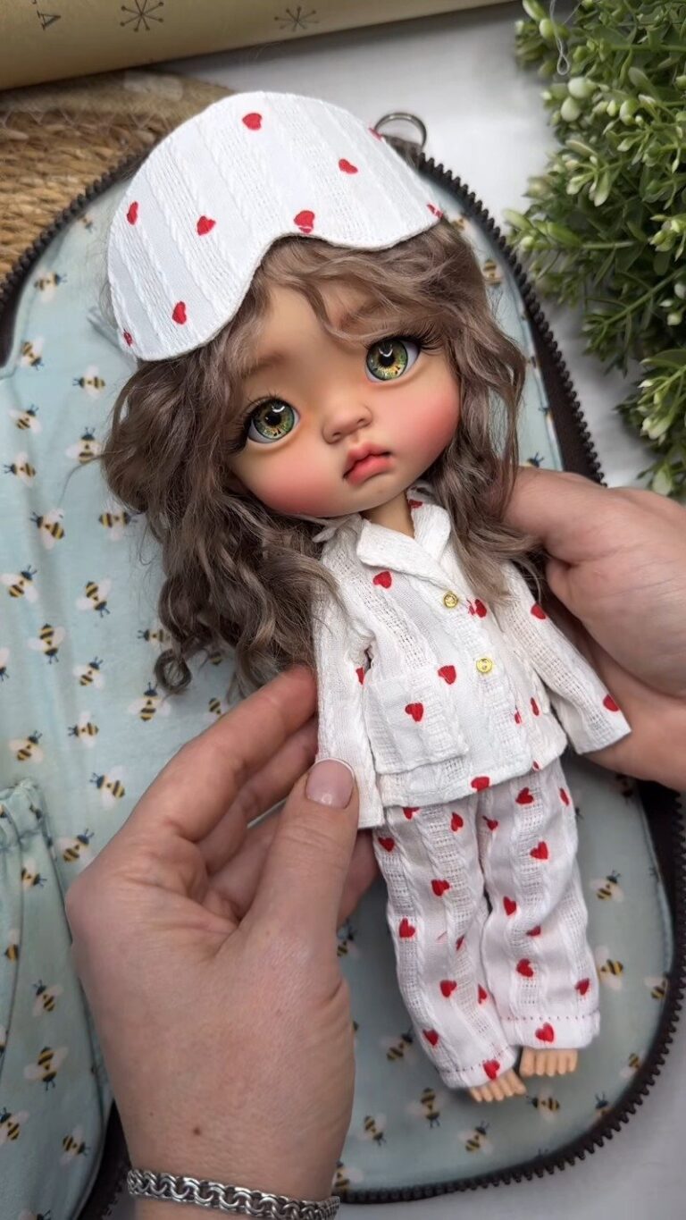 Doll Pajama Set with Sleep Mask & Travel Carrying Case | Cute Bee Print Pajamas Outfit for Collectible Art Dolls